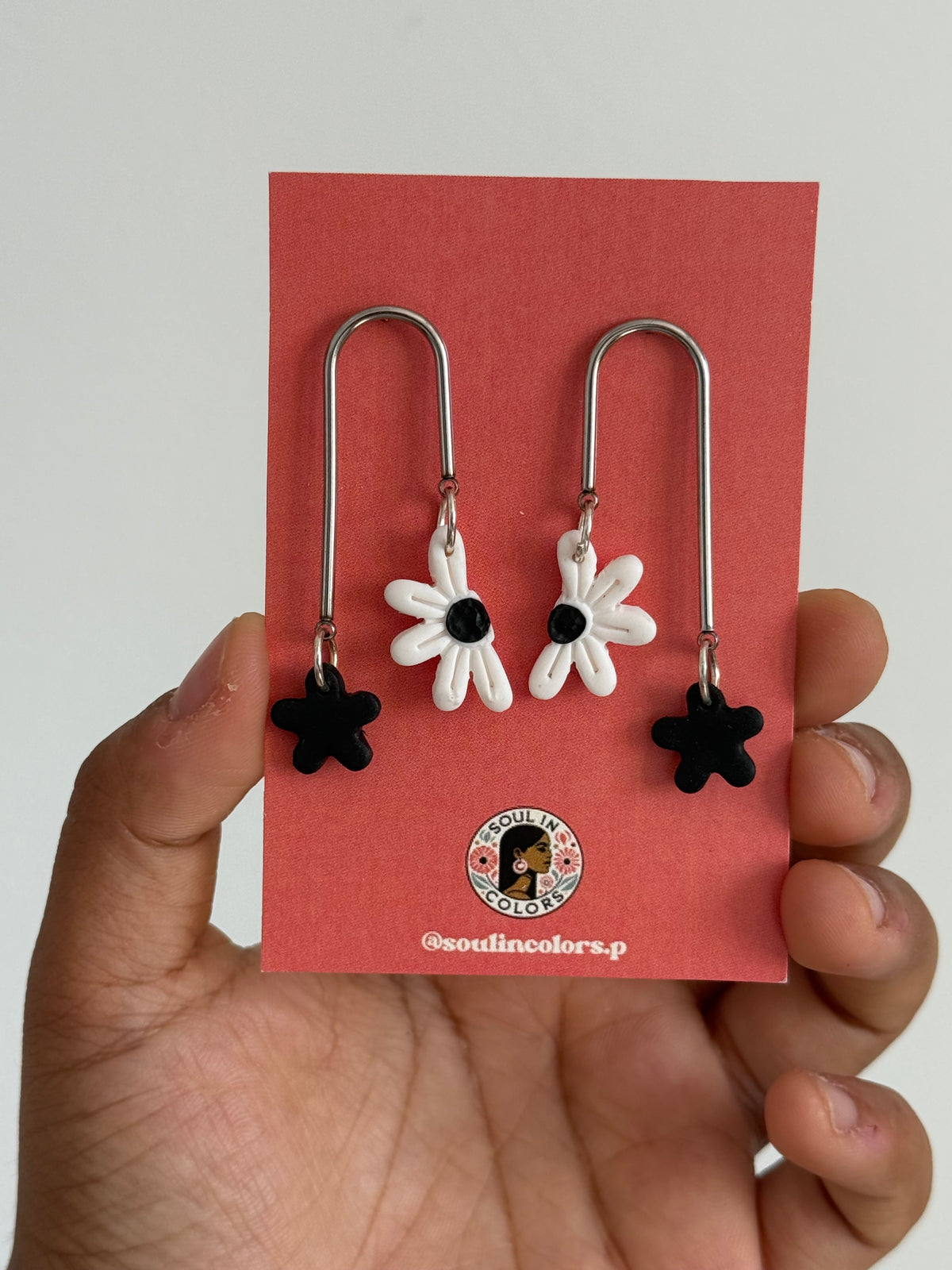Pendientes arco de flores blancas