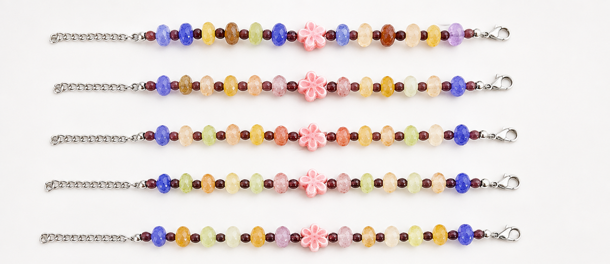 Pulsera rosa con flor de cerámica